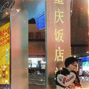 女人裸双乳被老头夹奶电影
