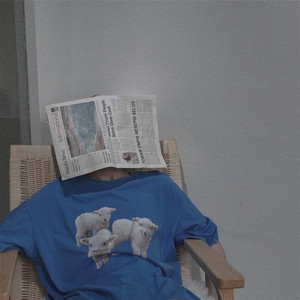 女人裸双乳被老头夹奶电影
