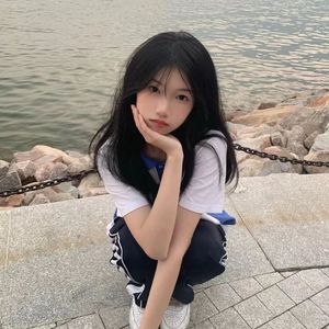 女人裸双乳被老头夹奶电影
