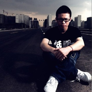 女人裸双乳被老头夹奶电影
