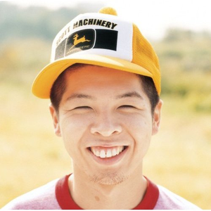 女人裸双乳被老头夹奶电影
