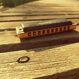 女人裸双乳被老头夹奶电影
